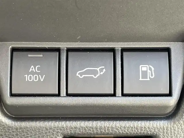 トヨタ プリウス Z 大阪府 2023(令5)年 2.2万km グレー ワンオーナー/【メーカーOP】/12.3インチディスプレイオーディオplus/・パノラミックビューモニター/・フルセグTV/・スマートフォン連携/・BT/AM/FM/デジタルインナーミラー/ブラインドスポットモニター/・安心降車アシスト/純正ドライブレコーダー（前後方）/【主要装備】/革シート/・除電スタビライジングプラスシート/・前席シートヒーター/エアーシート/・D席ウェイパワースポーティ＆助手席４ウェイマニュアルスポーティ/・D席シートポジションメモリー/・D席オートスライドアウェイ/パワーバックドア/ワイヤレス充電器/ETC2.0/【予防安全】/トヨタセーフティーセンス/・プリクラッシュセーフティ（歩行者[昼夜]/自転車運[昼夜]/自動二輪車[昼]検知機能付き衝突回避支援）/・緊急時操舵支援＋フロントクロストラフィックアラート＋レーンチェンジアラート/・レーントレーシングアシスト＋レーンディパーチャーアラート/・レーダークルーズコントロール（全車速追従機能付）/・オートマチックハイビーム/パーキングサポートブレーキ（前後方静止物/後方接近車両/後方歩行者/周囲静止物）/トヨタチームメイト