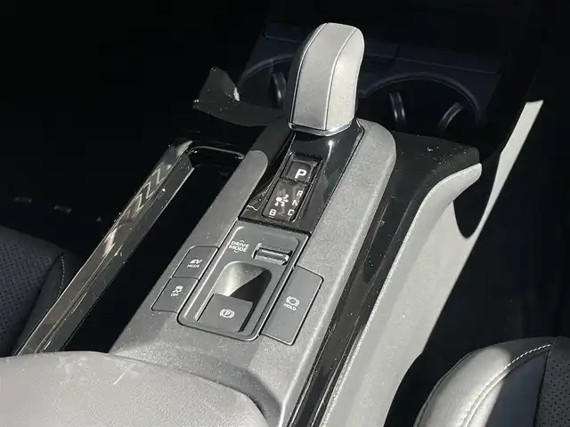 トヨタ プリウス Z 大阪府 2023(令5)年 2.2万km グレー ワンオーナー/【メーカーOP】/12.3インチディスプレイオーディオplus/・パノラミックビューモニター/・フルセグTV/・スマートフォン連携/・BT/AM/FM/デジタルインナーミラー/ブラインドスポットモニター/・安心降車アシスト/純正ドライブレコーダー（前後方）/【主要装備】/革シート/・除電スタビライジングプラスシート/・前席シートヒーター/エアーシート/・D席ウェイパワースポーティ＆助手席４ウェイマニュアルスポーティ/・D席シートポジションメモリー/・D席オートスライドアウェイ/パワーバックドア/ワイヤレス充電器/ETC2.0/【予防安全】/トヨタセーフティーセンス/・プリクラッシュセーフティ（歩行者[昼夜]/自転車運[昼夜]/自動二輪車[昼]検知機能付き衝突回避支援）/・緊急時操舵支援＋フロントクロストラフィックアラート＋レーンチェンジアラート/・レーントレーシングアシスト＋レーンディパーチャーアラート/・レーダークルーズコントロール（全車速追従機能付）/・オートマチックハイビーム/パーキングサポートブレーキ（前後方静止物/後方接近車両/後方歩行者/周囲静止物）/トヨタチームメイト