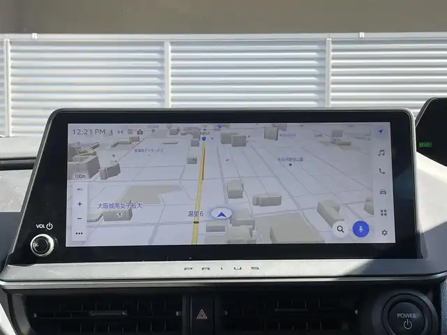 トヨタ プリウス Z 大阪府 2023(令5)年 2.2万km グレー ワンオーナー/【メーカーOP】/12.3インチディスプレイオーディオplus/・パノラミックビューモニター/・フルセグTV/・スマートフォン連携/・BT/AM/FM/デジタルインナーミラー/ブラインドスポットモニター/・安心降車アシスト/純正ドライブレコーダー（前後方）/【主要装備】/革シート/・除電スタビライジングプラスシート/・前席シートヒーター/エアーシート/・D席ウェイパワースポーティ＆助手席４ウェイマニュアルスポーティ/・D席シートポジションメモリー/・D席オートスライドアウェイ/パワーバックドア/ワイヤレス充電器/ETC2.0/【予防安全】/トヨタセーフティーセンス/・プリクラッシュセーフティ（歩行者[昼夜]/自転車運[昼夜]/自動二輪車[昼]検知機能付き衝突回避支援）/・緊急時操舵支援＋フロントクロストラフィックアラート＋レーンチェンジアラート/・レーントレーシングアシスト＋レーンディパーチャーアラート/・レーダークルーズコントロール（全車速追従機能付）/・オートマチックハイビーム/パーキングサポートブレーキ（前後方静止物/後方接近車両/後方歩行者/周囲静止物）/トヨタチームメイト