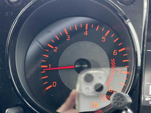 スズキ ジムニー シエラ JC 奈良県 2025(令7)年 0.8万km ブルーイッシュブラックパール3 ユーザー買取車/4WD/社外メーカー/BT/SD/アップルカープレイ対応/背面タイヤ/フルフラットシート/衝突軽減システム/横滑り防止装置/コーナーセンサー(リアのみ)/オートLEDライト/ドラレコ/ETC2.0/純正フロアマット/保証書・取説有