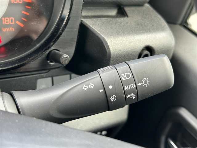 スズキ ジムニー シエラ JC 奈良県 2025(令7)年 0.8万km ブルーイッシュブラックパール3 ユーザー買取車/4WD/社外メーカー/BT/SD/アップルカープレイ対応/背面タイヤ/フルフラットシート/衝突軽減システム/横滑り防止装置/コーナーセンサー(リアのみ)/オートLEDライト/ドラレコ/ETC2.0/純正フロアマット/保証書・取説有