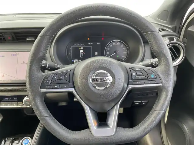 日産 キックス X 熊本県 2021(令3)年 5.5万km ブリリアントホワイトパール 純正SDナビDTV/・CD/DVD/ipod/USB/フルセグ/アラウンドビューカメラ/デジタルインナーミラー/前後ドラレコ/ETC/ウィンカードアミラー/ハーフレザーシート/プロパイロット/レーンキープアシスト/インテリジェントエマージェンシーブレーキ/インテリジェントFCW/インテリジェントDA/ハイビームアシスト/インテリジェントLi＋LDW/踏み間違い衝突防止アシスト/ヒルスタートアシスト/インテリジェントトレースコントロール/マット/インテリキー/保証書あり