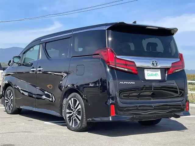 トヨタ アルファード S Cパッケージ 佐賀県 2019(平31)年 5.7万km ブラック 純正10インチナビ/Bluetooth/フルセグTV/CD/DVD/AM/FM/12.1インチ後席モニター/両側パワースライドドア/パワーバックドア/レーダークルーズコントロール/前後コーナーセンサー/黒革シート/メモリー付きパワーシート/エグゼクティブパワーシート/シートヒーター＆ベンチレーション/オットマン/ハンドルヒーター/ドライブレコーダー/ビルトインETC/電動格納ミラー/スマートキー/LEDオートライト/オートマチックハイビーム/純正18インチアルミホイール/純正フロアマット/純正ドアバイザー/新車保証書/取扱説明書/スペアキー1本/衝突被害軽減ブレーキ/レーンアシスト