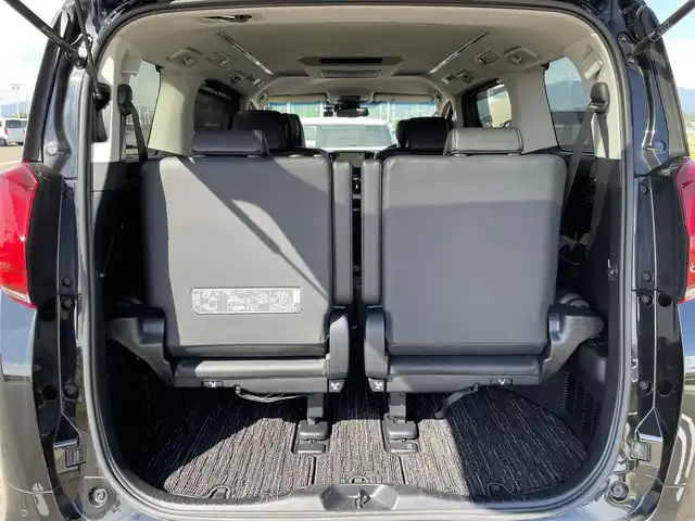 トヨタ アルファード S Cパッケージ 佐賀県 2019(平31)年 5.7万km ブラック 純正10インチナビ/Bluetooth/フルセグTV/CD/DVD/AM/FM/12.1インチ後席モニター/両側パワースライドドア/パワーバックドア/レーダークルーズコントロール/前後コーナーセンサー/黒革シート/メモリー付きパワーシート/エグゼクティブパワーシート/シートヒーター＆ベンチレーション/オットマン/ハンドルヒーター/ドライブレコーダー/ビルトインETC/電動格納ミラー/スマートキー/LEDオートライト/オートマチックハイビーム/純正18インチアルミホイール/純正フロアマット/純正ドアバイザー/新車保証書/取扱説明書/スペアキー1本/衝突被害軽減ブレーキ/レーンアシスト