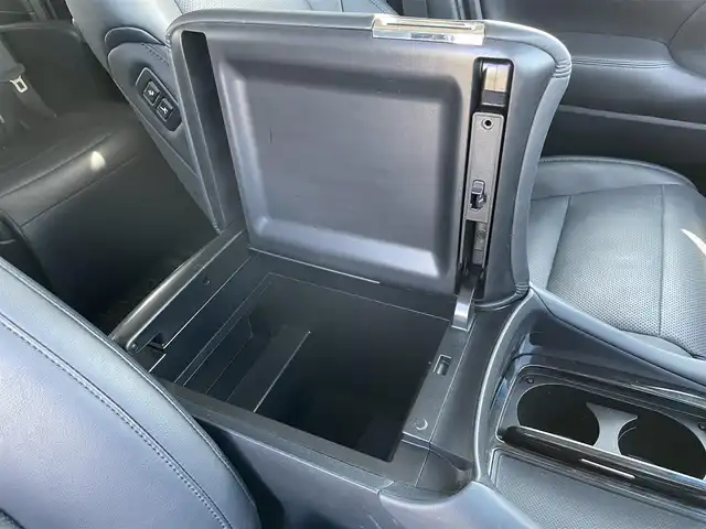 トヨタ アルファード S Cパッケージ 佐賀県 2019(平31)年 5.7万km ブラック 純正10インチナビ/Bluetooth/フルセグTV/CD/DVD/AM/FM/12.1インチ後席モニター/両側パワースライドドア/パワーバックドア/レーダークルーズコントロール/前後コーナーセンサー/黒革シート/メモリー付きパワーシート/エグゼクティブパワーシート/シートヒーター＆ベンチレーション/オットマン/ハンドルヒーター/ドライブレコーダー/ビルトインETC/電動格納ミラー/スマートキー/LEDオートライト/オートマチックハイビーム/純正18インチアルミホイール/純正フロアマット/純正ドアバイザー/新車保証書/取扱説明書/スペアキー1本/衝突被害軽減ブレーキ/レーンアシスト