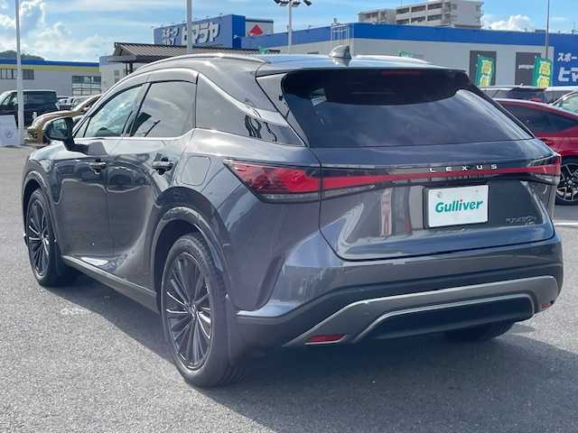 レクサス ＲＸ 450h+ バージョンL 長崎県 2024(令6)年 1.4万km ソニッククロム ワンオーナー/純正メーカーナビ/地デジ/BT/USB/Miracast/HDMI/パノラミックビューカメラ/MOP:パノラマサンルーフ/MOP:マークレビンソンプレミアムサウンド/MOP:輻射ヒーター/MOP:ルーフレール/MOP:寒冷地仕様/レクサスチームメイト/ブラウンハーフレザーシート/前席パワーシート/D席メモリーシート/全席シートヒーター/エアーシート/デジタルインナーミラー/ブラインドスポットモニター/カラーヘッドアップディスプレイ/パーキングアシスト/ステアリングヒーター/ハンズフリーパワーバックドア/3眼LEDヘッドライト/ビルトインETC2.0/純正21インチAW/充電ケーブル