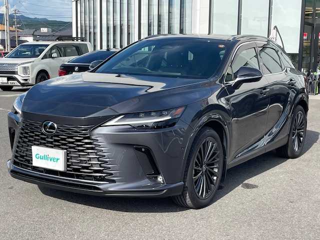 レクサス ＲＸ 450h+ バージョンL 長崎県 2024(令6)年 1.4万km ソニッククロム ワンオーナー/純正メーカーナビ/地デジ/BT/USB/Miracast/HDMI/パノラミックビューカメラ/MOP:パノラマサンルーフ/MOP:マークレビンソンプレミアムサウンド/MOP:輻射ヒーター/MOP:ルーフレール/MOP:寒冷地仕様/レクサスチームメイト/ブラウンハーフレザーシート/前席パワーシート/D席メモリーシート/全席シートヒーター/エアーシート/デジタルインナーミラー/ブラインドスポットモニター/カラーヘッドアップディスプレイ/パーキングアシスト/ステアリングヒーター/ハンズフリーパワーバックドア/3眼LEDヘッドライト/ビルトインETC2.0/純正21インチAW/充電ケーブル