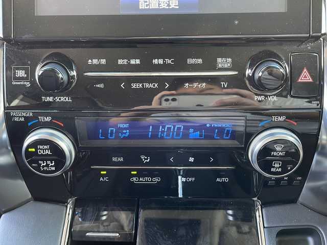 トヨタ ヴェルファイア ハイブリット ZR Gエディション 青森県 2018(平30)年 8.3万km ホワイトパールクリスタルシャイン ・本革シート/・純正12.1インチナビ/・純正フリップダウンモニター/・バックカメラ/・Bluetooth/・フルセグ/・USBポート/・衝突軽減ブレーキ/・レーンキープアシスト/・レーダークルーズコントロール/・シートヒーター/・エアシート/・パワーシート/・ハンドルヒーター/・両側パワースライドドア/・コーナーセンサー/・プッシュスタート/・スマートキー/・純正17AW/・純正LEDヘッドライト/・オートマチックハイビーム/・保証書・取説あり