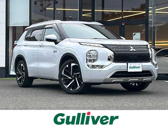 三菱 アウトランダー ＰＨＥＶ P 大阪府 2023(令5)年 1.5万km ホワイトダイヤモンド １オーナー　衝突軽減　サンルーフ　BOSE　黒茶革シート　シートヒーター　パワーシート　シートメモリ　純正ナビ　全周囲カメラ　フルセグＴＶ　置くだけ充電　ＨＵＤ　ステアリングヒーター　レーダークルコン　BSM　シーケンシャルウィンカー　1500W充電　オートワイパー　パワーバックドア　ETC2.0　プッシュスタート　スマートキー　スペアキー　保証書　LEDヘッドライト　