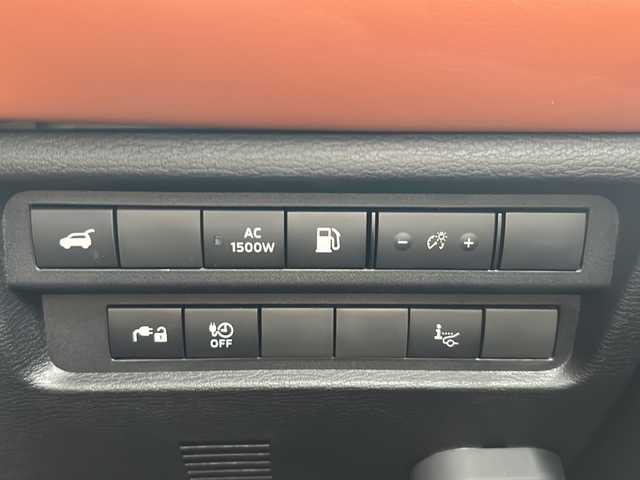 三菱 アウトランダー ＰＨＥＶ P 大阪府 2023(令5)年 1.5万km ホワイトダイヤモンド １オーナー　衝突軽減　サンルーフ　BOSE　黒茶革シート　シートヒーター　パワーシート　シートメモリ　純正ナビ　全周囲カメラ　フルセグＴＶ　置くだけ充電　ＨＵＤ　ステアリングヒーター　レーダークルコン　BSM　シーケンシャルウィンカー　1500W充電　オートワイパー　パワーバックドア　ETC2.0　プッシュスタート　スマートキー　スペアキー　保証書　LEDヘッドライト　