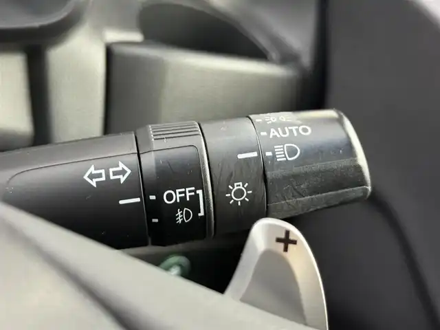 ホンダ フィット ハイブリット Sパッケージ 愛知県 2013(平25)年 5.5万km パール 純正ナビ/バックカメラ/衝突軽減ブレーキ/クルーズコントロール/純正16インチアルミホイール/ワンセグTV/ドライブレコーダー/Bluetooth/CD/DVD再生/スマートキー/プッシュスタート/電動格納ミラー/ＥＴＣ