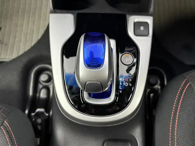 ホンダ フィット ハイブリット Sパッケージ 愛知県 2013(平25)年 5.5万km パール 純正ナビ/バックカメラ/衝突軽減ブレーキ/クルーズコントロール/純正16インチアルミホイール/ワンセグTV/ドライブレコーダー/Bluetooth/CD/DVD再生/スマートキー/プッシュスタート/電動格納ミラー/ＥＴＣ