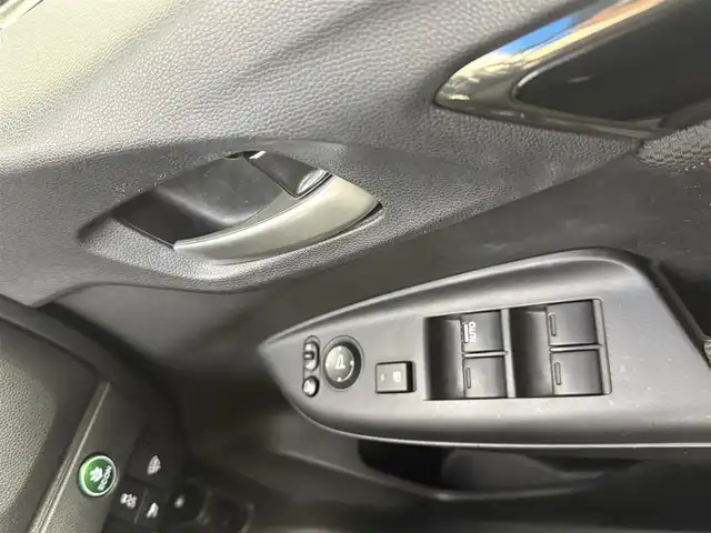 ホンダ フィット ハイブリット Sパッケージ 愛知県 2013(平25)年 5.5万km パール 純正ナビ/バックカメラ/衝突軽減ブレーキ/クルーズコントロール/純正16インチアルミホイール/ワンセグTV/ドライブレコーダー/Bluetooth/CD/DVD再生/スマートキー/プッシュスタート/電動格納ミラー/ＥＴＣ