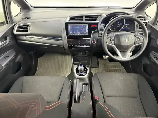 ホンダ フィット ハイブリット Sパッケージ 愛知県 2013(平25)年 5.5万km パール 純正ナビ/バックカメラ/衝突軽減ブレーキ/クルーズコントロール/純正16インチアルミホイール/ワンセグTV/ドライブレコーダー/Bluetooth/CD/DVD再生/スマートキー/プッシュスタート/電動格納ミラー/ＥＴＣ