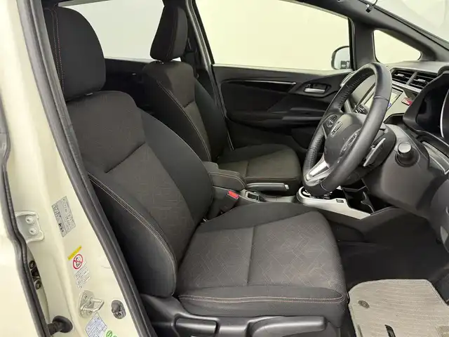 ホンダ フィット ハイブリット Sパッケージ 愛知県 2013(平25)年 5.5万km パール 純正ナビ/バックカメラ/衝突軽減ブレーキ/クルーズコントロール/純正16インチアルミホイール/ワンセグTV/ドライブレコーダー/Bluetooth/CD/DVD再生/スマートキー/プッシュスタート/電動格納ミラー/ＥＴＣ