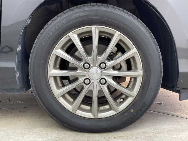 トヨタ アクア S 兵庫県 2015(平27)年 13.7万km ブラックマイカ ・純正ナビ（BT・CD・DVD・SD・AUX・ワンセグ）/・バックカメラ/・ステアリングスイッチ/・純正フロアマット/・ビルトインETC/・純正ドライブレコーダー/・オートライト/・社外15インチアルミホイール/・スマートキー/・スペアキー/・取扱説明書/・保証書