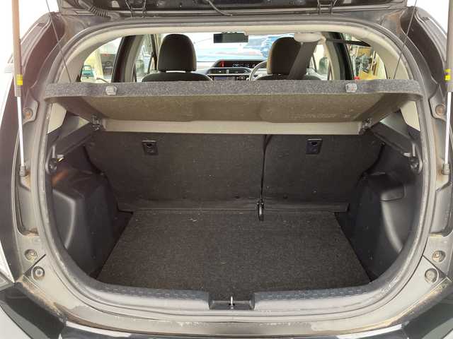 トヨタ アクア S 兵庫県 2015(平27)年 13.7万km ブラックマイカ ・純正ナビ（BT・CD・DVD・SD・AUX・ワンセグ）/・バックカメラ/・ステアリングスイッチ/・純正フロアマット/・ビルトインETC/・純正ドライブレコーダー/・オートライト/・社外15インチアルミホイール/・スマートキー/・スペアキー/・取扱説明書/・保証書