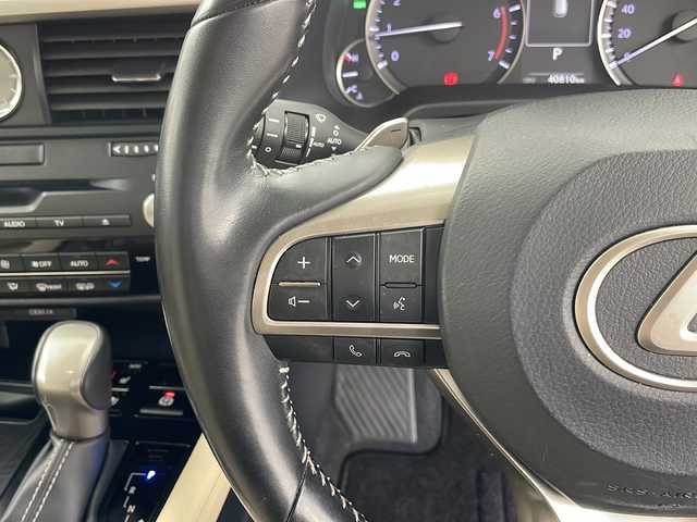 レクサス ＲＸ 300 道央・札幌 2021(令3)年 4.1万km ソニッククォーツ ・４WD　/・Lexus Safety System+/・プリクラッシュセーフティ/・レーントレーシングアシスト/・レーンチェンジアシスト/・レーダークルーズコントロール/・ブラインドスポットモニター/・純正12.3インチディスプレイナビ/・CD.Bluetooth接続.フルセグTV/・バックカメラ/・LEDヘッドライト/オートハイビーム/・レザーシート/D.N席パワーシート/・D.N席エアシート/シートヒーター/・パワーバックドア/・ビルトインETC/・ステアリングヒーター/パドルシフト/・クリアランスソナー/・スタッドレスタイヤアルミ付積込