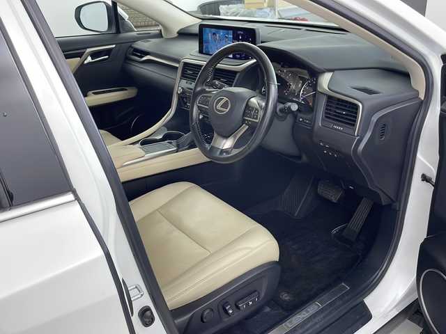 レクサス ＲＸ 300 道央・札幌 2021(令3)年 4.1万km ソニッククォーツ ・４WD　/・Lexus Safety System+/・プリクラッシュセーフティ/・レーントレーシングアシスト/・レーンチェンジアシスト/・レーダークルーズコントロール/・ブラインドスポットモニター/・純正12.3インチディスプレイナビ/・CD.Bluetooth接続.フルセグTV/・バックカメラ/・LEDヘッドライト/オートハイビーム/・レザーシート/D.N席パワーシート/・D.N席エアシート/シートヒーター/・パワーバックドア/・ビルトインETC/・ステアリングヒーター/パドルシフト/・クリアランスソナー/・スタッドレスタイヤアルミ付積込