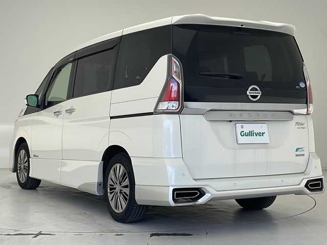 日産 セレナ ライダー プロパイロット E 沖縄県 2017(平29)年 7万km ブリリアントホワイトパール 純正９型ナビ(MM516D-L)/(フルセグＴＶ　DVD/ブルーレイ再生　BT接続)/バックカメラ　/純正フリップダウンモニター　/純正ドライブレコーダー/プロパイロット　/両側パワースライドドア　/ＥＴＣ　/オートブレーキホールド機能　/Ａストップ　/ＬＥＤオートライト/純正マット/純正バイザー