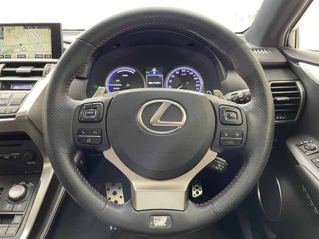 レクサス ＮＸ 300h Fスポーツ 滋賀県 2015(平27)年 8万km スターライトブラックガラスフレーク 禁煙車/サンルーフ/3眼LEDヘッドランプ/プリクラッシュセーフティ/レーダークルーズコントロール/クリアランスソナー/パワーバックドア/純正ナビ/【CD/DVD/ワンセグTV/Bluetooth】/バックカメラ/ETC/赤レザーシート/シートヒーター/シートベンチレーション/ステアリングヒーター/電動パーキングブレーキ/オートホールド