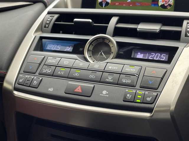レクサス ＮＸ 300h Fスポーツ 滋賀県 2015(平27)年 8万km スターライトブラックガラスフレーク 禁煙車/サンルーフ/3眼LEDヘッドランプ/プリクラッシュセーフティ/レーダークルーズコントロール/クリアランスソナー/パワーバックドア/純正ナビ/【CD/DVD/ワンセグTV/Bluetooth】/バックカメラ/ETC/赤レザーシート/シートヒーター/シートベンチレーション/ステアリングヒーター/電動パーキングブレーキ/オートホールド