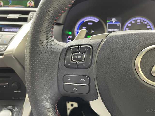 レクサス ＮＸ 300h Fスポーツ 滋賀県 2015(平27)年 8万km スターライトブラックガラスフレーク 禁煙車/サンルーフ/3眼LEDヘッドランプ/プリクラッシュセーフティ/レーダークルーズコントロール/クリアランスソナー/パワーバックドア/純正ナビ/【CD/DVD/ワンセグTV/Bluetooth】/バックカメラ/ETC/赤レザーシート/シートヒーター/シートベンチレーション/ステアリングヒーター/電動パーキングブレーキ/オートホールド