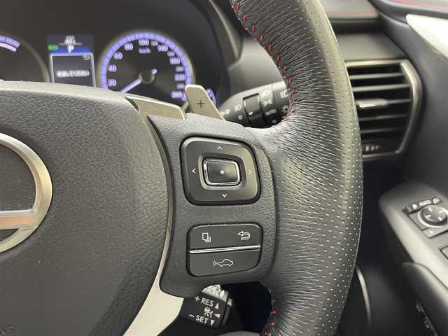 レクサス ＮＸ 300h Fスポーツ 滋賀県 2015(平27)年 8万km スターライトブラックガラスフレーク 禁煙車/サンルーフ/3眼LEDヘッドランプ/プリクラッシュセーフティ/レーダークルーズコントロール/クリアランスソナー/パワーバックドア/純正ナビ/【CD/DVD/ワンセグTV/Bluetooth】/バックカメラ/ETC/赤レザーシート/シートヒーター/シートベンチレーション/ステアリングヒーター/電動パーキングブレーキ/オートホールド