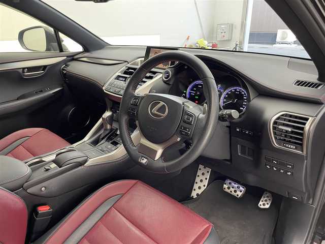 レクサス ＮＸ 300h Fスポーツ 滋賀県 2015(平27)年 8万km スターライトブラックガラスフレーク 禁煙車/サンルーフ/3眼LEDヘッドランプ/プリクラッシュセーフティ/レーダークルーズコントロール/クリアランスソナー/パワーバックドア/純正ナビ/【CD/DVD/ワンセグTV/Bluetooth】/バックカメラ/ETC/赤レザーシート/シートヒーター/シートベンチレーション/ステアリングヒーター/電動パーキングブレーキ/オートホールド