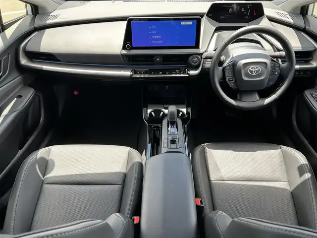 トヨタ プリウス Z 岡山県 2024(令6)年 1.4万km プラチナホワイトパールマイカ 登録時走行距離13512km/純正12.3インチナビ/フルセグTV(AM.FM.TV.BT)/全方位カメラ/ETC2.0/ブラインドスポットモニター/シートヒーター/エアシート/クリアランスソナー/衝突軽減ブレーキ/レーダークルーズコントロール/レーンキープアシスト/オートマチックハイビーム/アイドリングストップ/パワーバックドア/19インチ純正AW