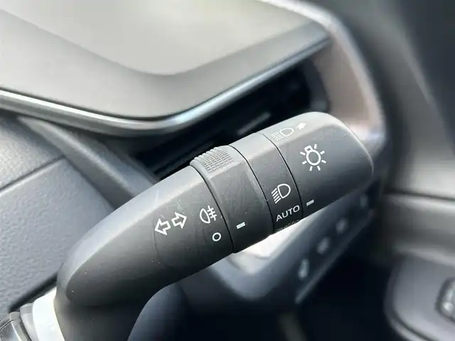 トヨタ プリウス Z 岡山県 2024(令6)年 1.4万km プラチナホワイトパールマイカ 登録時走行距離13512km/純正12.3インチナビ/フルセグTV(AM.FM.TV.BT)/全方位カメラ/ETC2.0/ブラインドスポットモニター/シートヒーター/エアシート/クリアランスソナー/衝突軽減ブレーキ/レーダークルーズコントロール/レーンキープアシスト/オートマチックハイビーム/アイドリングストップ/パワーバックドア/19インチ純正AW