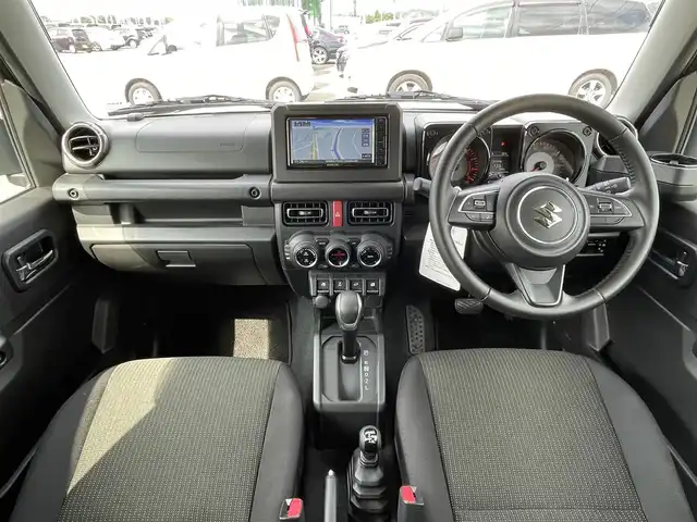スズキ ジムニー XC 佐賀県 2023(令5)年 3.9万km ジャングルグリーン パートタイム4WD/社外メモリーナビゲーション/・フルセグTV/CD/DVD/SD/Bluetooth/バックカメラ/前方ドライブレコーダー/ETC/ミラーヒーター/DN席シートヒーター/ISOFIX対応/革巻きステアリング/ステアリングリモコン/純正16インチアルミホイール/純正LEDヘッドライト/・オートマチックハイビーム/純正フォグランプ/純正フロアマット/純正ドアバイザ―/新車保証書/スペアキー１本/クルーズコントロール/デュアルセンサーブレーキサポート/車線逸脱警報機能