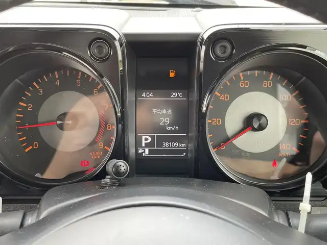 スズキ ジムニー XC 佐賀県 2023(令5)年 3.9万km ジャングルグリーン パートタイム4WD/社外メモリーナビゲーション/・フルセグTV/CD/DVD/SD/Bluetooth/バックカメラ/前方ドライブレコーダー/ETC/ミラーヒーター/DN席シートヒーター/ISOFIX対応/革巻きステアリング/ステアリングリモコン/純正16インチアルミホイール/純正LEDヘッドライト/・オートマチックハイビーム/純正フォグランプ/純正フロアマット/純正ドアバイザ―/新車保証書/スペアキー１本/クルーズコントロール/デュアルセンサーブレーキサポート/車線逸脱警報機能