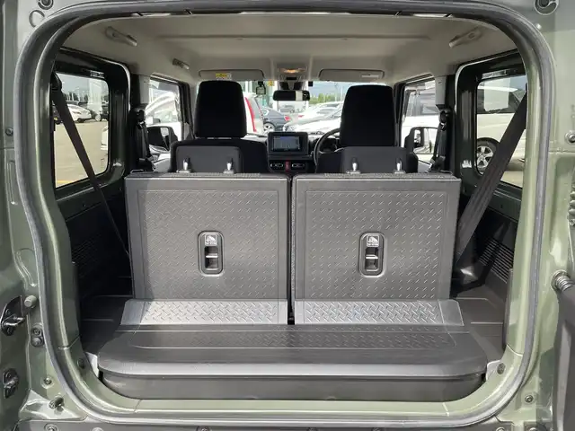 スズキ ジムニー XC 佐賀県 2023(令5)年 3.9万km ジャングルグリーン パートタイム4WD/社外メモリーナビゲーション/・フルセグTV/CD/DVD/SD/Bluetooth/バックカメラ/前方ドライブレコーダー/ETC/ミラーヒーター/DN席シートヒーター/ISOFIX対応/革巻きステアリング/ステアリングリモコン/純正16インチアルミホイール/純正LEDヘッドライト/・オートマチックハイビーム/純正フォグランプ/純正フロアマット/純正ドアバイザ―/新車保証書/スペアキー１本/クルーズコントロール/デュアルセンサーブレーキサポート/車線逸脱警報機能