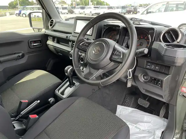 スズキ ジムニー XC 佐賀県 2023(令5)年 3.9万km ジャングルグリーン パートタイム4WD/社外メモリーナビゲーション/・フルセグTV/CD/DVD/SD/Bluetooth/バックカメラ/前方ドライブレコーダー/ETC/ミラーヒーター/DN席シートヒーター/ISOFIX対応/革巻きステアリング/ステアリングリモコン/純正16インチアルミホイール/純正LEDヘッドライト/・オートマチックハイビーム/純正フォグランプ/純正フロアマット/純正ドアバイザ―/新車保証書/スペアキー１本/クルーズコントロール/デュアルセンサーブレーキサポート/車線逸脱警報機能