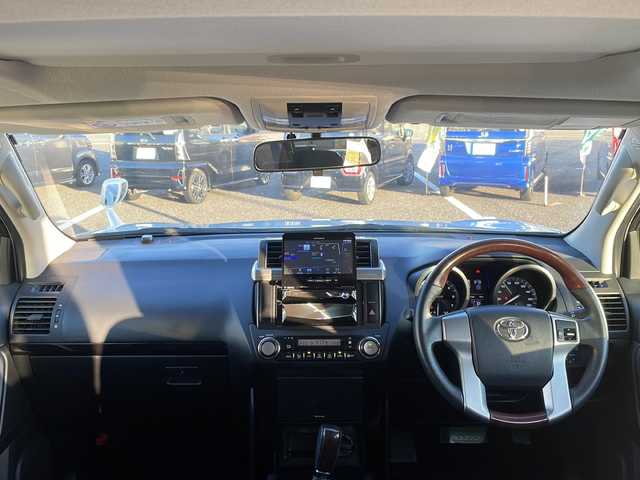 トヨタ ランドクルーザー プラド TX 島根県 2014(平26)年 6.5万km ホワイトパールクリスタルシャイン 社外7インチメモリナビゲーション(AVIC-VH0009)/フルセグ BT SD CD DVD/サンルーフ/ヒッチメンバー/ルーフレール/バックカメラ/ヘッドライトウォッシャー/革巻きステアリングウッドコンビ/LEDヘッドライト/AUTOライト/フォグライト/ETC/革調シートカバー/社外17インチアルミホイール