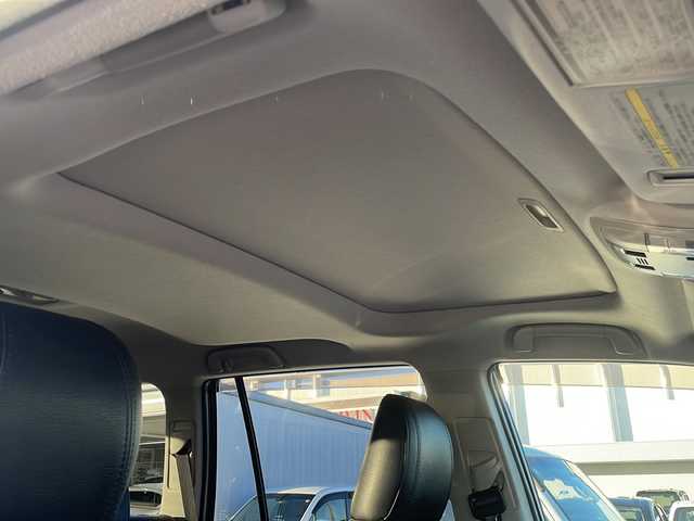 トヨタ ランドクルーザー プラド TX 島根県 2014(平26)年 6.5万km ホワイトパールクリスタルシャイン 社外7インチメモリナビゲーション(AVIC-VH0009)/フルセグ BT SD CD DVD/サンルーフ/ヒッチメンバー/ルーフレール/バックカメラ/ヘッドライトウォッシャー/革巻きステアリングウッドコンビ/LEDヘッドライト/AUTOライト/フォグライト/ETC/革調シートカバー/社外17インチアルミホイール