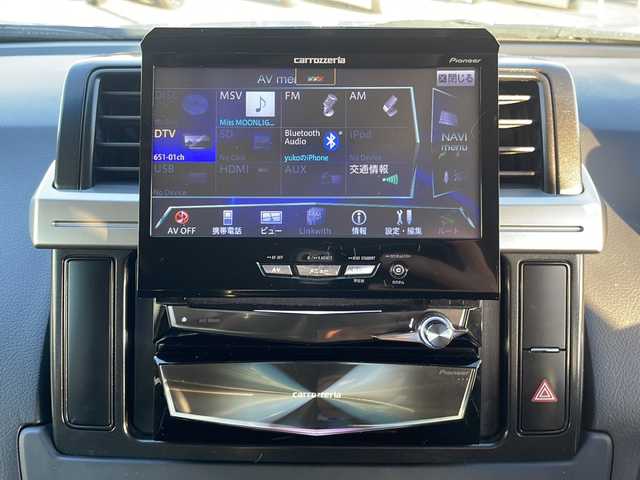 トヨタ ランドクルーザー プラド TX 島根県 2014(平26)年 6.5万km ホワイトパールクリスタルシャイン 社外7インチメモリナビゲーション(AVIC-VH0009)/フルセグ BT SD CD DVD/サンルーフ/ヒッチメンバー/ルーフレール/バックカメラ/ヘッドライトウォッシャー/革巻きステアリングウッドコンビ/LEDヘッドライト/AUTOライト/フォグライト/ETC/革調シートカバー/社外17インチアルミホイール