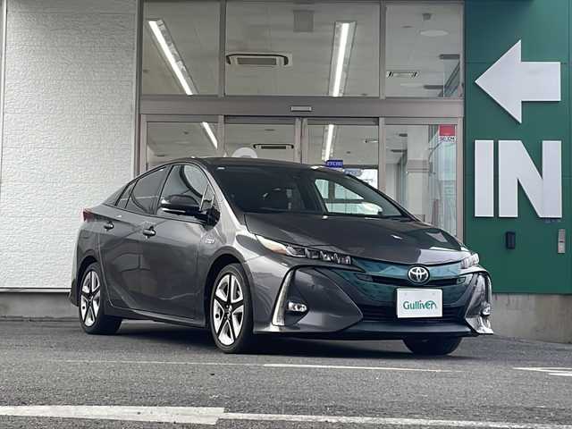 トヨタ プリウス ＰＨＶ A 愛知県 2017(平29)年 6万km グレーメタリック 禁煙車/JBLスピーカー/ブラインドスポットモニター/純正メーカーナビ/フルセグ/バックカメラ/ドライブレコーダー/純正ETC/TRDプッシュスタート/パーキングアシスト/自動駐車/前後コーナーセンサー/クリアランスソナー/Bluetooth/アダプティプクルーズコントロール/レーンキープアシスト/プリクラッシュセ-フティ/ハンドルヒーター/シートヒーター（D/N席）/オートライト/オートハイビーム/LEDヘッドライト/純正フロアマット/スペアキー/スタットドレスタイヤAW付き4本有り/充電ケーブル積み込み/取扱説明書/保証書