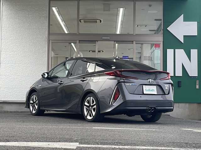 トヨタ プリウス ＰＨＶ A 愛知県 2017(平29)年 6万km グレーメタリック 禁煙車/JBLスピーカー/ブラインドスポットモニター/純正メーカーナビ/フルセグ/バックカメラ/ドライブレコーダー/純正ETC/TRDプッシュスタート/パーキングアシスト/自動駐車/前後コーナーセンサー/クリアランスソナー/Bluetooth/アダプティプクルーズコントロール/レーンキープアシスト/プリクラッシュセ-フティ/ハンドルヒーター/シートヒーター（D/N席）/オートライト/オートハイビーム/LEDヘッドライト/純正フロアマット/スペアキー/スタットドレスタイヤAW付き4本有り/充電ケーブル積み込み/取扱説明書/保証書