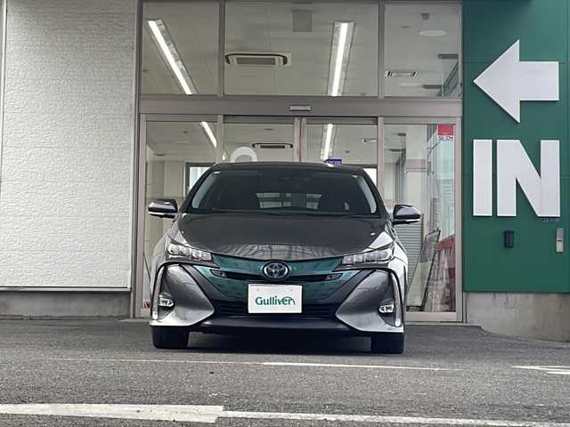トヨタ プリウス ＰＨＶ A 愛知県 2017(平29)年 6万km グレーメタリック 禁煙車/JBLスピーカー/ブラインドスポットモニター/純正メーカーナビ/フルセグ/バックカメラ/ドライブレコーダー/純正ETC/TRDプッシュスタート/パーキングアシスト/自動駐車/前後コーナーセンサー/クリアランスソナー/Bluetooth/アダプティプクルーズコントロール/レーンキープアシスト/プリクラッシュセ-フティ/ハンドルヒーター/シートヒーター（D/N席）/オートライト/オートハイビーム/LEDヘッドライト/純正フロアマット/スペアキー/スタットドレスタイヤAW付き4本有り/充電ケーブル積み込み/取扱説明書/保証書