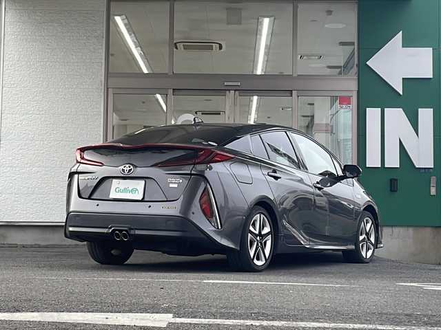 トヨタ プリウス ＰＨＶ A 愛知県 2017(平29)年 6万km グレーメタリック 禁煙車/JBLスピーカー/ブラインドスポットモニター/純正メーカーナビ/フルセグ/バックカメラ/ドライブレコーダー/純正ETC/TRDプッシュスタート/パーキングアシスト/自動駐車/前後コーナーセンサー/クリアランスソナー/Bluetooth/アダプティプクルーズコントロール/レーンキープアシスト/プリクラッシュセ-フティ/ハンドルヒーター/シートヒーター（D/N席）/オートライト/オートハイビーム/LEDヘッドライト/純正フロアマット/スペアキー/スタットドレスタイヤAW付き4本有り/充電ケーブル積み込み/取扱説明書/保証書
