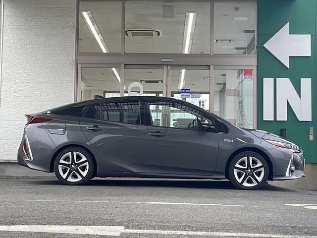 トヨタ プリウス ＰＨＶ A 愛知県 2017(平29)年 6万km グレーメタリック 禁煙車/JBLスピーカー/ブラインドスポットモニター/純正メーカーナビ/フルセグ/バックカメラ/ドライブレコーダー/純正ETC/TRDプッシュスタート/パーキングアシスト/自動駐車/前後コーナーセンサー/クリアランスソナー/Bluetooth/アダプティプクルーズコントロール/レーンキープアシスト/プリクラッシュセ-フティ/ハンドルヒーター/シートヒーター（D/N席）/オートライト/オートハイビーム/LEDヘッドライト/純正フロアマット/スペアキー/スタットドレスタイヤAW付き4本有り/充電ケーブル積み込み/取扱説明書/保証書