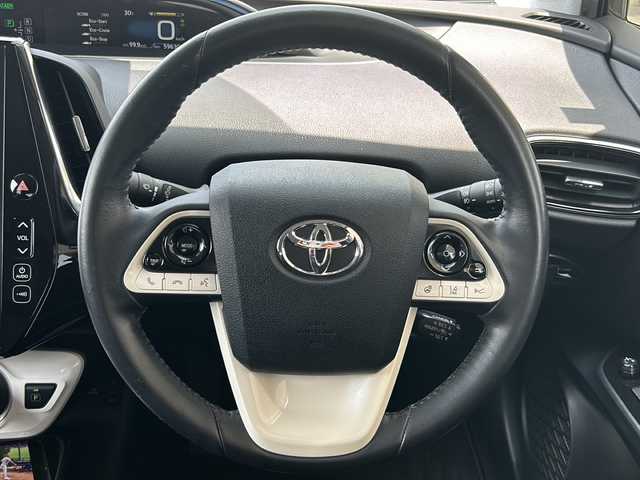トヨタ プリウス ＰＨＶ A 愛知県 2017(平29)年 6万km グレーメタリック 禁煙車/JBLスピーカー/ブラインドスポットモニター/純正メーカーナビ/フルセグ/バックカメラ/ドライブレコーダー/純正ETC/TRDプッシュスタート/パーキングアシスト/自動駐車/前後コーナーセンサー/クリアランスソナー/Bluetooth/アダプティプクルーズコントロール/レーンキープアシスト/プリクラッシュセ-フティ/ハンドルヒーター/シートヒーター（D/N席）/オートライト/オートハイビーム/LEDヘッドライト/純正フロアマット/スペアキー/スタットドレスタイヤAW付き4本有り/充電ケーブル積み込み/取扱説明書/保証書