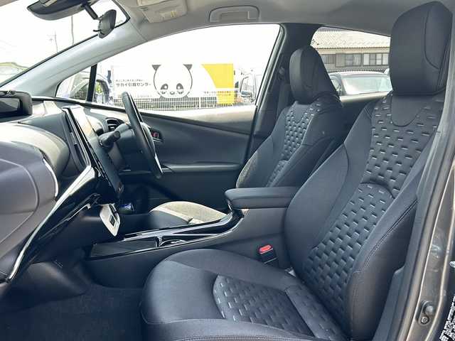 トヨタ プリウス ＰＨＶ A 愛知県 2017(平29)年 6万km グレーメタリック 禁煙車/JBLスピーカー/ブラインドスポットモニター/純正メーカーナビ/フルセグ/バックカメラ/ドライブレコーダー/純正ETC/TRDプッシュスタート/パーキングアシスト/自動駐車/前後コーナーセンサー/クリアランスソナー/Bluetooth/アダプティプクルーズコントロール/レーンキープアシスト/プリクラッシュセ-フティ/ハンドルヒーター/シートヒーター（D/N席）/オートライト/オートハイビーム/LEDヘッドライト/純正フロアマット/スペアキー/スタットドレスタイヤAW付き4本有り/充電ケーブル積み込み/取扱説明書/保証書