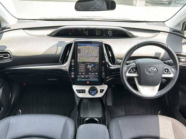 トヨタ プリウス ＰＨＶ A 愛知県 2017(平29)年 6万km グレーメタリック 禁煙車/JBLスピーカー/ブラインドスポットモニター/純正メーカーナビ/フルセグ/バックカメラ/ドライブレコーダー/純正ETC/TRDプッシュスタート/パーキングアシスト/自動駐車/前後コーナーセンサー/クリアランスソナー/Bluetooth/アダプティプクルーズコントロール/レーンキープアシスト/プリクラッシュセ-フティ/ハンドルヒーター/シートヒーター（D/N席）/オートライト/オートハイビーム/LEDヘッドライト/純正フロアマット/スペアキー/スタットドレスタイヤAW付き4本有り/充電ケーブル積み込み/取扱説明書/保証書