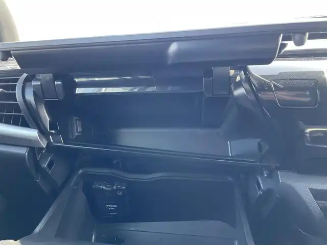 トヨタ ハイラックス Z 福岡県 2021(令3)年 6.7万km スーパーホワイトⅡ 盗難防止装置/横滑り防止装置/パーキングアシスト/レーンキープアシスト/バックカメラ/前後ドラレコ/ACC/社外８インチナビ/フルセグTV/Bluetooth/USB/ipod/2/0ETC/純正フロアマット/純正AW/4WD/MTモード付AT/寒冷地仕様/前後コーナーセンサー/センターデフロック/ダウンヒルアシストコントロール/LEDライト/デフロスターボタン/１２Vソケット2個/走行モード切替