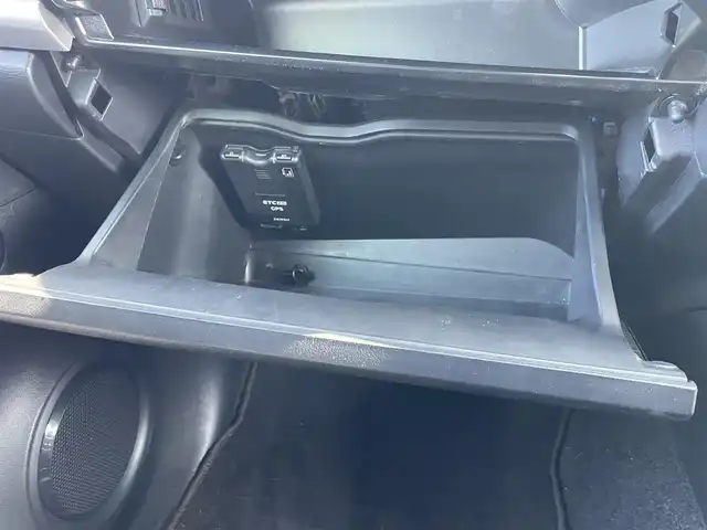 トヨタ ハイラックス Z 福岡県 2021(令3)年 6.7万km スーパーホワイトⅡ 盗難防止装置/横滑り防止装置/パーキングアシスト/レーンキープアシスト/バックカメラ/前後ドラレコ/ACC/社外８インチナビ/フルセグTV/Bluetooth/USB/ipod/2/0ETC/純正フロアマット/純正AW/4WD/MTモード付AT/寒冷地仕様/前後コーナーセンサー/センターデフロック/ダウンヒルアシストコントロール/LEDライト/デフロスターボタン/１２Vソケット2個/走行モード切替