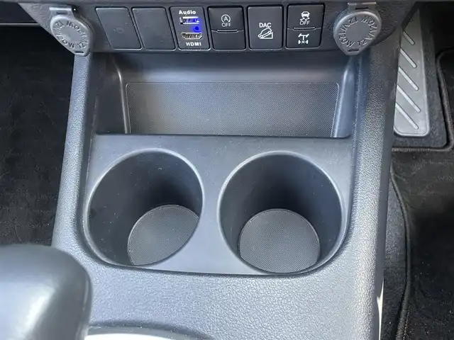 トヨタ ハイラックス Z 福岡県 2021(令3)年 6.7万km スーパーホワイトⅡ 盗難防止装置/横滑り防止装置/パーキングアシスト/レーンキープアシスト/バックカメラ/前後ドラレコ/ACC/社外８インチナビ/フルセグTV/Bluetooth/USB/ipod/2/0ETC/純正フロアマット/純正AW/4WD/MTモード付AT/寒冷地仕様/前後コーナーセンサー/センターデフロック/ダウンヒルアシストコントロール/LEDライト/デフロスターボタン/１２Vソケット2個/走行モード切替