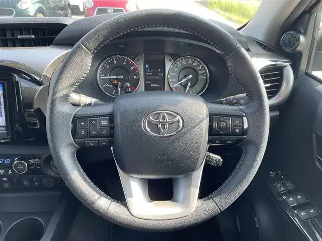トヨタ ハイラックス Z 福岡県 2021(令3)年 6.7万km スーパーホワイトⅡ 盗難防止装置/横滑り防止装置/パーキングアシスト/レーンキープアシスト/バックカメラ/前後ドラレコ/ACC/社外８インチナビ/フルセグTV/Bluetooth/USB/ipod/2/0ETC/純正フロアマット/純正AW/4WD/MTモード付AT/寒冷地仕様/前後コーナーセンサー/センターデフロック/ダウンヒルアシストコントロール/LEDライト/デフロスターボタン/１２Vソケット2個/走行モード切替